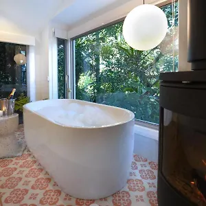  Lodge Lovestone Australia